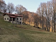 Monte Zucco ad anello ‘fiorito’ da S. Antonio via Sonzogno-26mar22 - FOTOGALLERY